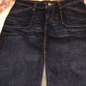 Mid length denim EXPRESS skirt w/slit and pockets